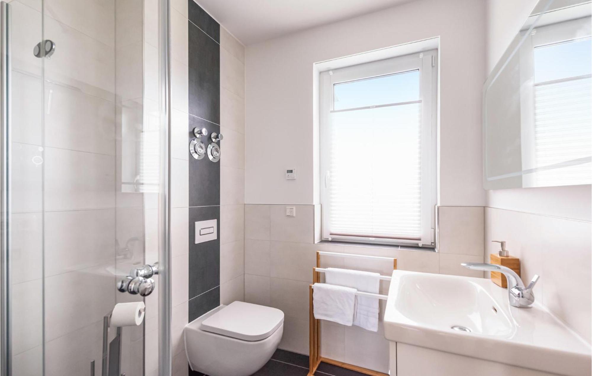 Nice Apartment In Rechlin With House Sea View Bagian luar foto